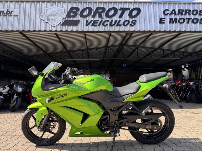 KAWASAKI - NINJA 250R - 2012/2012 - Verde - R$ 15.800,00