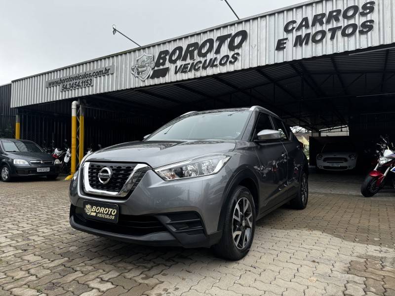 NISSAN - KICKS - 2018/2019 - Cinza - R$ 83.800,00