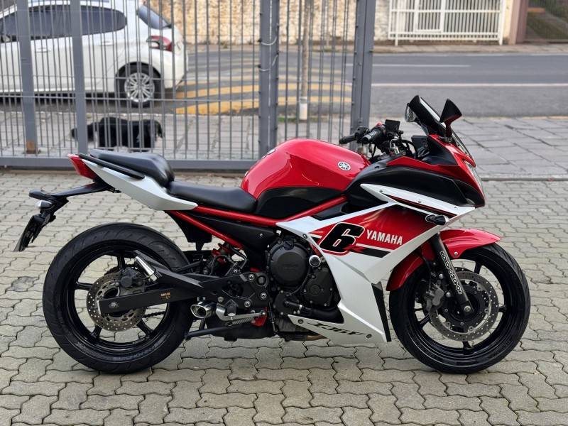 YAMAHA - XJ6 F - 2014/2015 - Vermelha - R$ 38.800,00