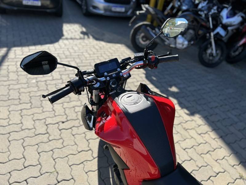 HONDA - CB 300F TWISTER - 2023/2023 - Vermelha - R$ 25.800,00