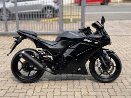 KAWASAKI - NINJA 250R - 2010/2010 - Preta - R$ 13.800,00