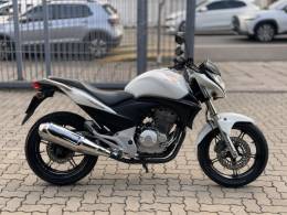 HONDA - CB 300R - 2011/2012 - Branca - R$ 13.800,00