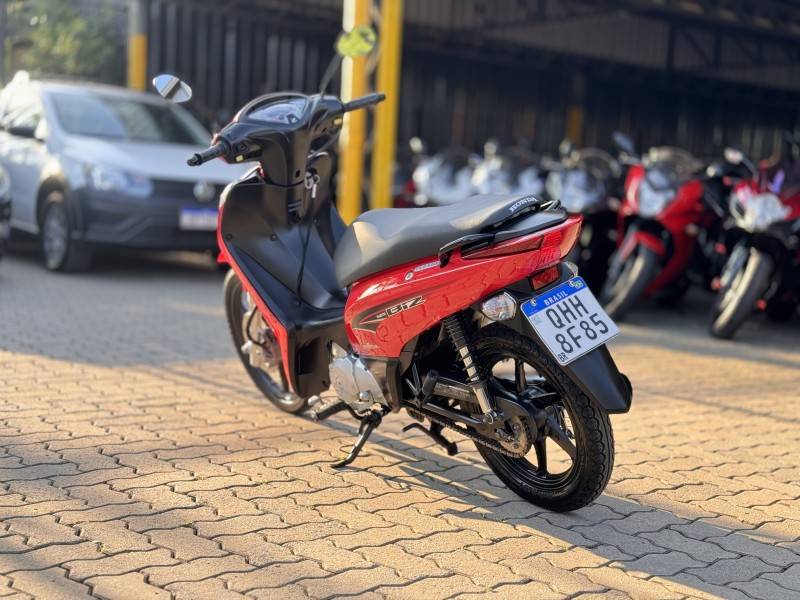 HONDA - BIZ 125 - 2015/2015 - Vermelha - R$ 13.300,00