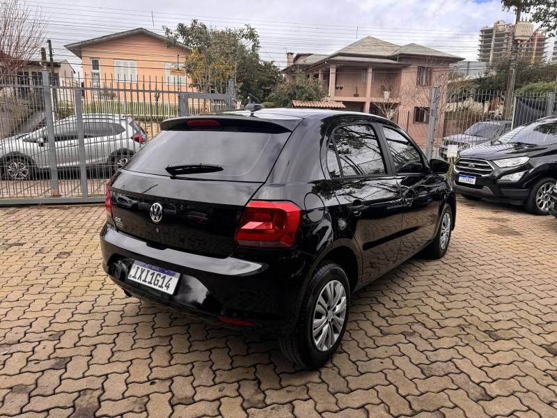 VOLKSWAGEN - GOL - 2016/2017 - Preta - R$ 43.800,00