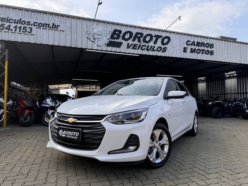 CHEVROLET - ONIX - 2021/2022 - Branca - R$ 87.800,00