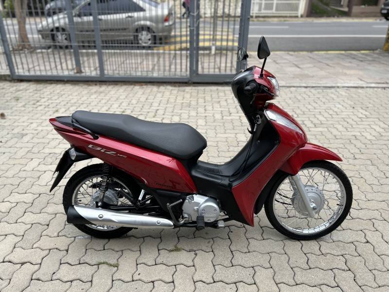 HONDA - BIZ 125 - 2013/2013 - Vermelha - R$ 11.800,00