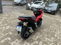 HONDA - ADV 150 - 2021/2022 - Vermelha - R$ 22.800,00