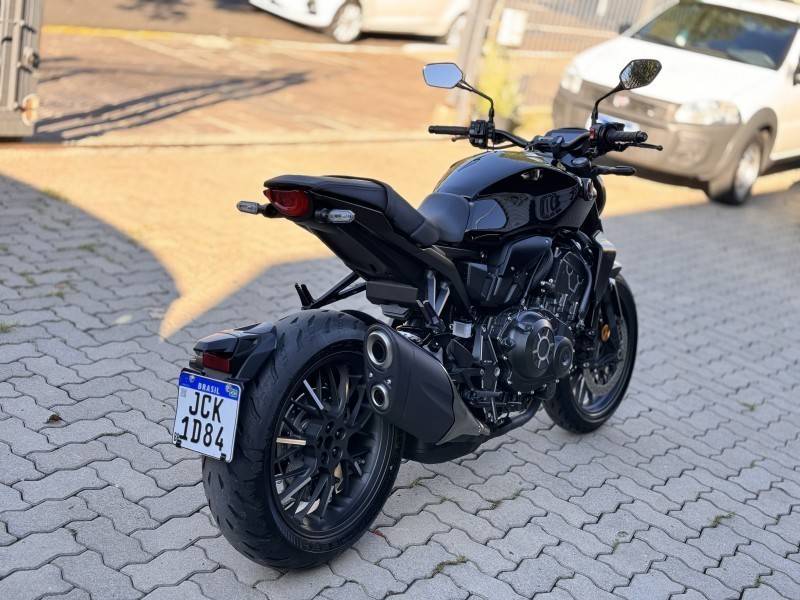 HONDA - CB 1000R - 2023/2023 - Preta - R$ 83.800,00