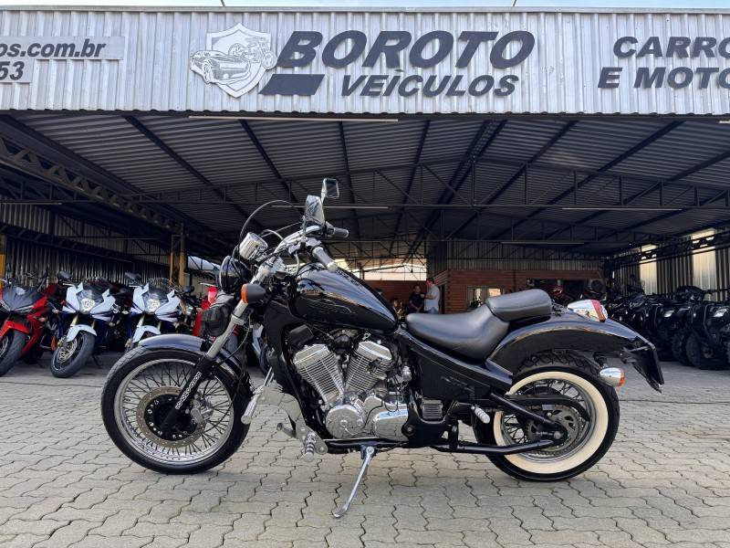 HONDA - SHADOW 600C - 2002/2002 - Preta - R$ 26.800,00