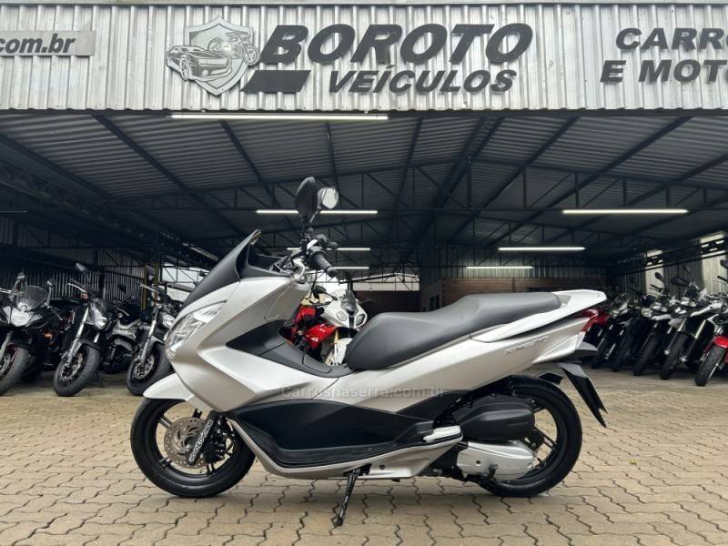 HONDA - PCX - 2018/2018 - Prata - R$ 15.800,00