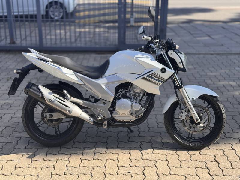 YAMAHA - FAZER - 2014/2015 - Branca - R$ 15.800,00