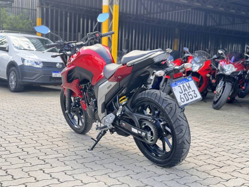 YAMAHA - FAZER - 2021/2022 - Vermelha - R$ 22.800,00