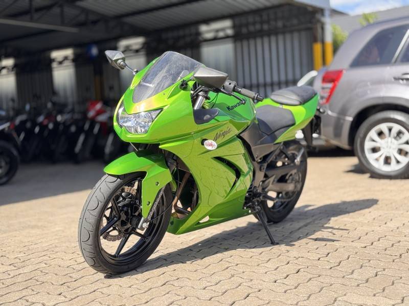 KAWASAKI - NINJA 250R - 2012/2012 - Verde - R$ 15.800,00