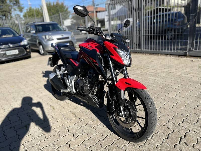 HONDA - CB 300F TWISTER - 2023/2023 - Vermelha - R$ 25.800,00