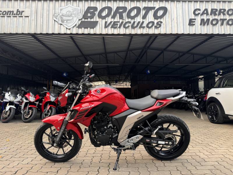 YAMAHA - FAZER - 2021/2022 - Vermelha - R$ 22.800,00