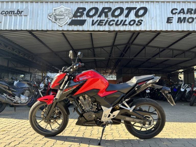 HONDA - CB 300F TWISTER - 2023/2023 - Vermelha - R$ 25.800,00