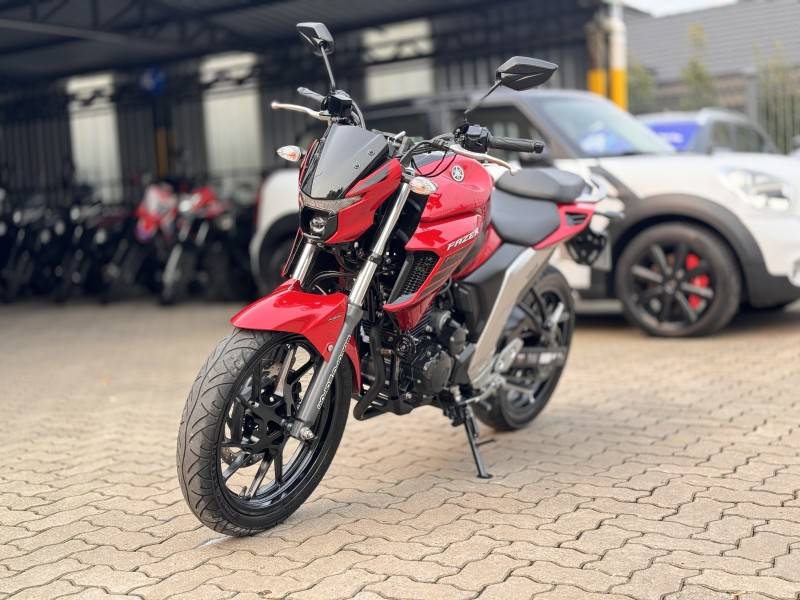 YAMAHA - FAZER - 2021/2022 - Vermelha - R$ 22.800,00