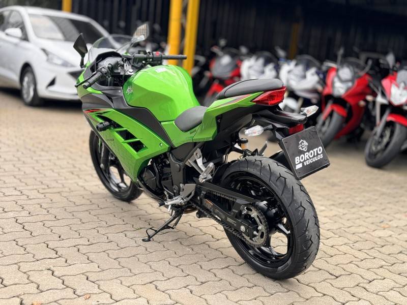 KAWASAKI - NINJA 300 - 2024/2024 - Verde - R$ 30.300,00