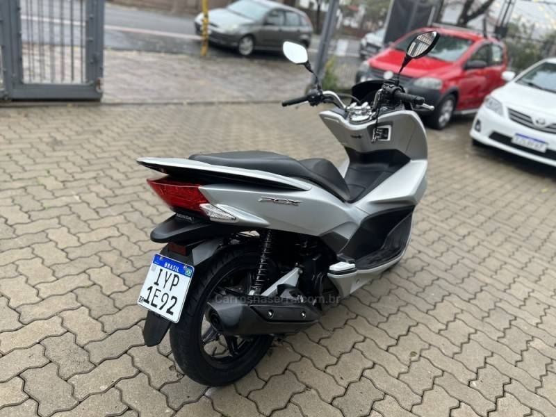 HONDA - PCX - 2018/2018 - Prata - R$ 15.800,00