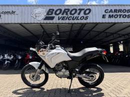 YAMAHA - XTZ 250 - 2010/2011 - Branca - R$ 17.800,00