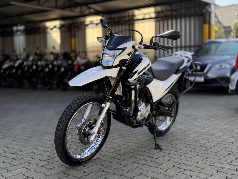 HONDA - NXR 160 - 2023/2023 - Branca - R$ 21.800,00