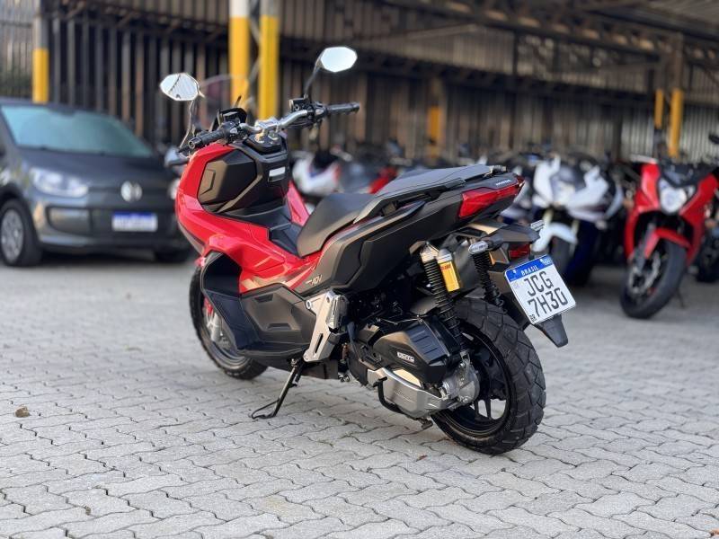 HONDA - ADV 150 - 2023/2024 - Vermelha - R$ 25.800,00