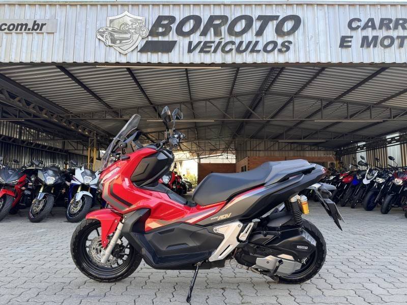 HONDA - ADV 150 - 2023/2024 - Vermelha - R$ 25.800,00