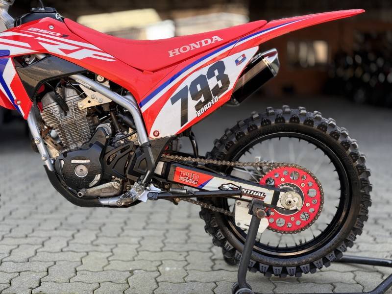 HONDA - CRF 250F - 2021/2022 - Vermelha - R$ 24.500,00