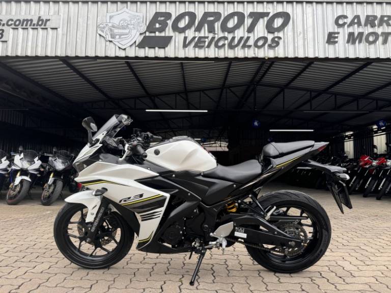 YAMAHA - YZF - 2017/2018 - Branca - R$ 24.800,00