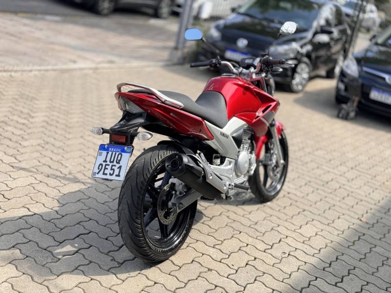 YAMAHA - FAZER - 2013/2014 - Vermelha - R$ 15.300,00