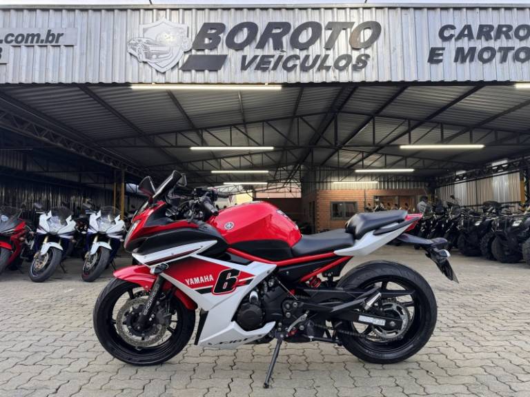 YAMAHA - XJ6 F - 2014/2015 - Vermelha - R$ 38.800,00