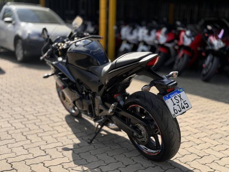 HONDA - CBR 600F - 2012/2012 - Preta - R$ 38.800,00