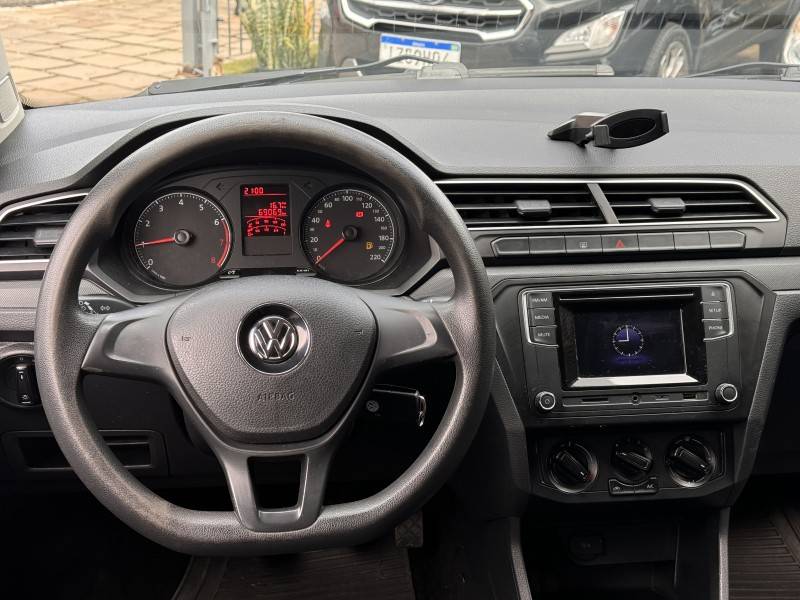 VOLKSWAGEN - GOL - 2016/2017 - Preta - R$ 43.800,00