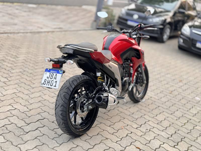 YAMAHA - FAZER - 2021/2022 - Vermelha - R$ 22.800,00