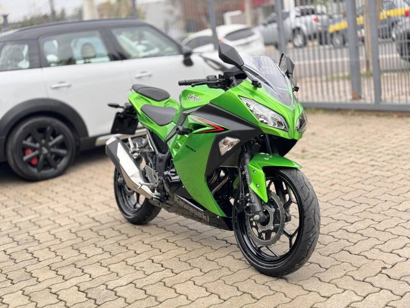 KAWASAKI - NINJA 300 - 2024/2024 - Verde - R$ 30.300,00