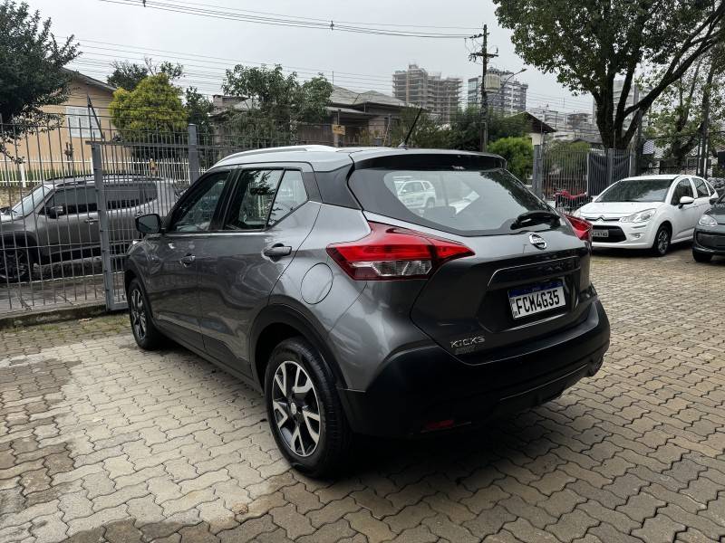 NISSAN - KICKS - 2018/2019 - Cinza - R$ 83.800,00