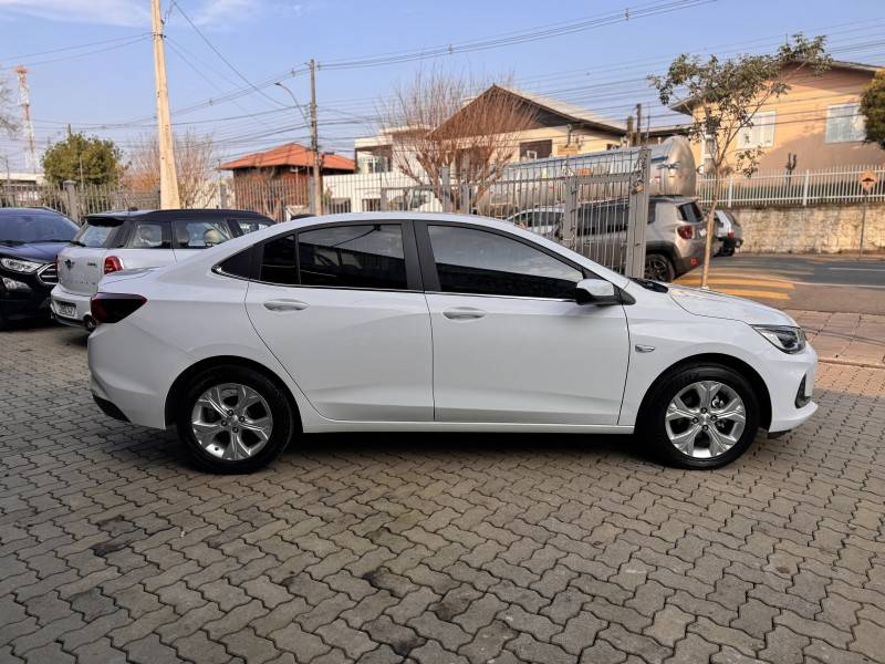 CHEVROLET - ONIX - 2021/2022 - Branca - R$ 87.800,00