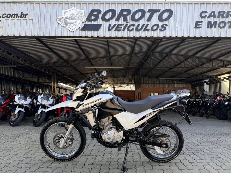 HONDA - NXR 160 - 2023/2023 - Branca - R$ 21.800,00