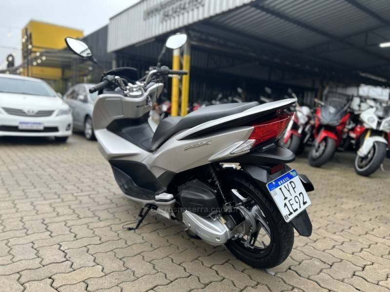 HONDA - PCX - 2018/2018 - Prata - R$ 15.800,00