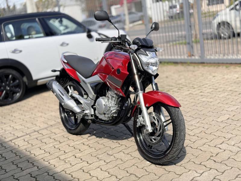 YAMAHA - FAZER - 2013/2014 - Vermelha - R$ 15.300,00