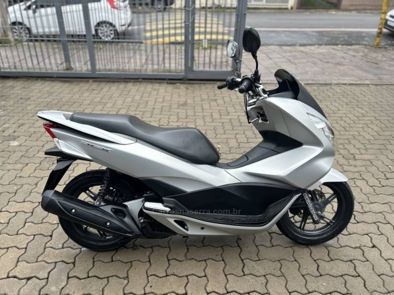 HONDA - PCX - 2018/2018 - Prata - R$ 15.800,00