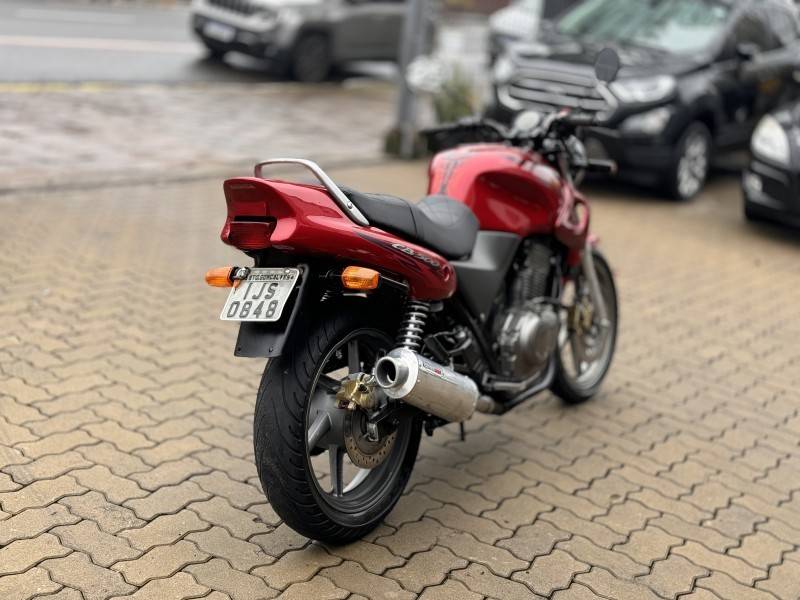 HONDA - CB 500F - 2000/2001 - Vermelha - R$ 17.800,00