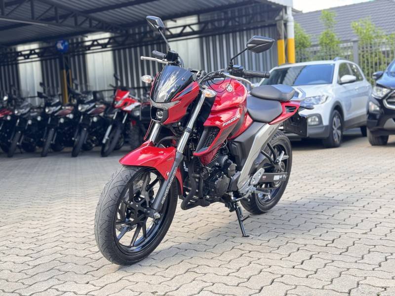 YAMAHA - FAZER - 2021/2022 - Vermelha - R$ 22.800,00