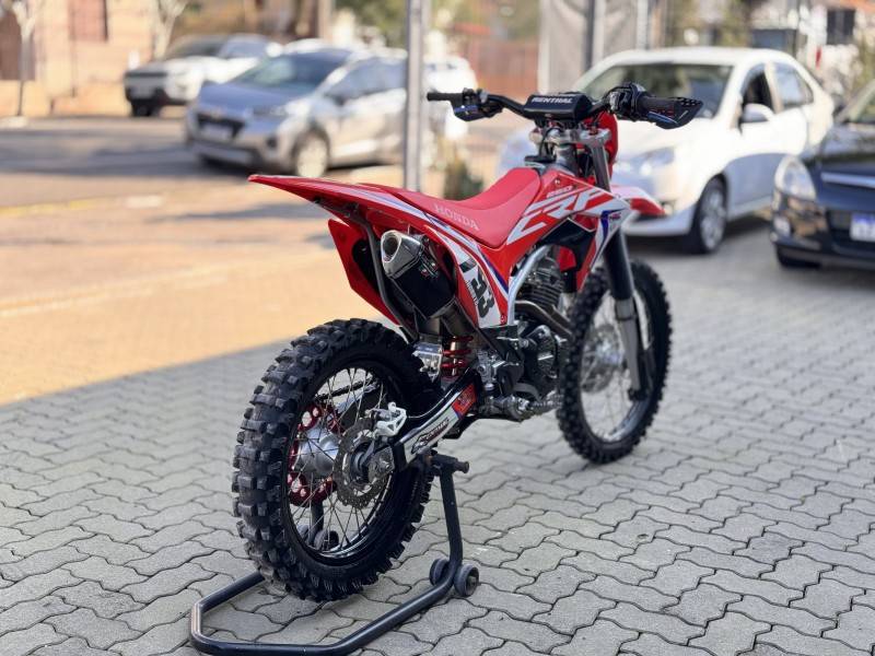 HONDA - CRF 250F - 2021/2022 - Vermelha - R$ 24.500,00