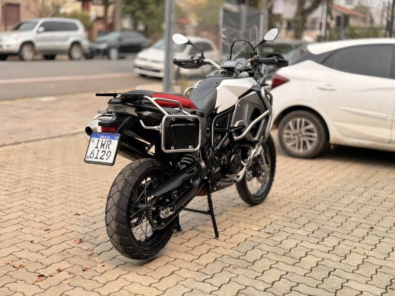 BMW - F 800 - 2014/2015 - Branca - R$ 45.800,00