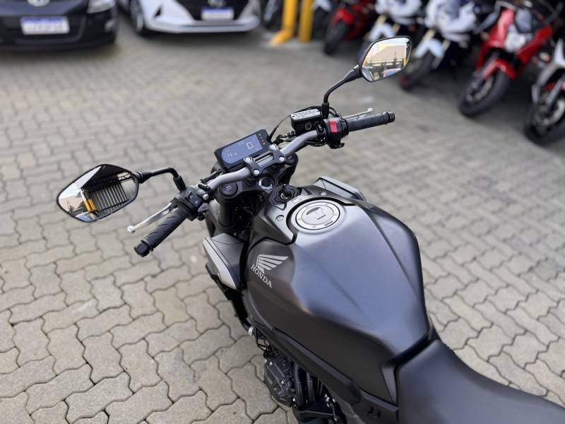 HONDA - CB 650R - 2024/2024 - Cinza - R$ 56.800,00