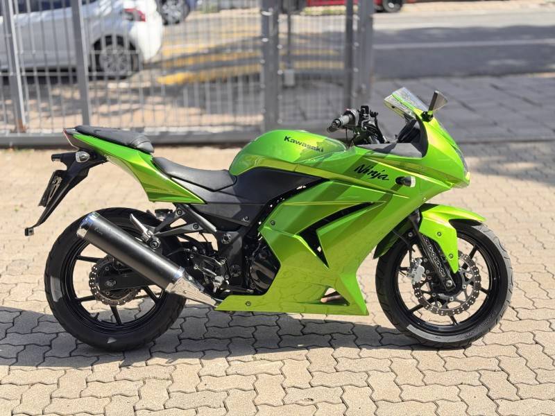 KAWASAKI - NINJA 250R - 2012/2012 - Verde - R$ 15.800,00