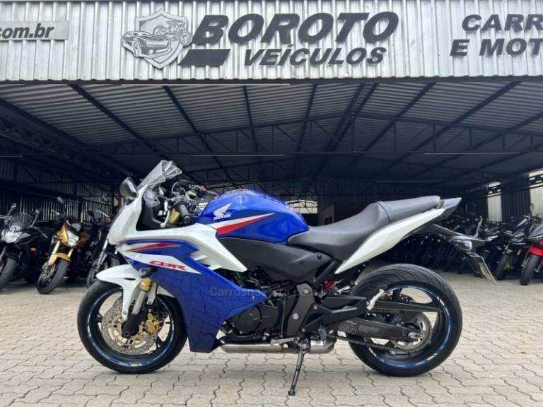 HONDA - CBR 600F - 2013/2013 - Azul - R$ 39.800,00