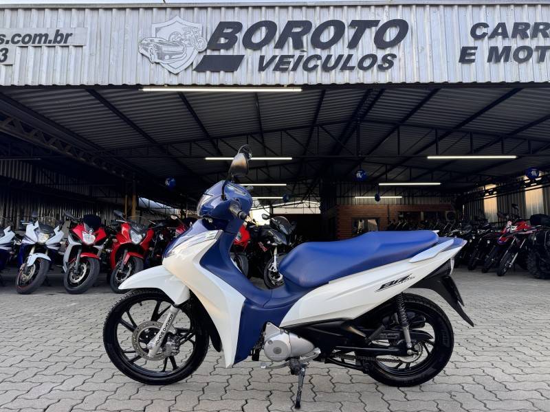 HONDA - BIZ 125 - 2021/2022 - Branca - R$ 17.300,00