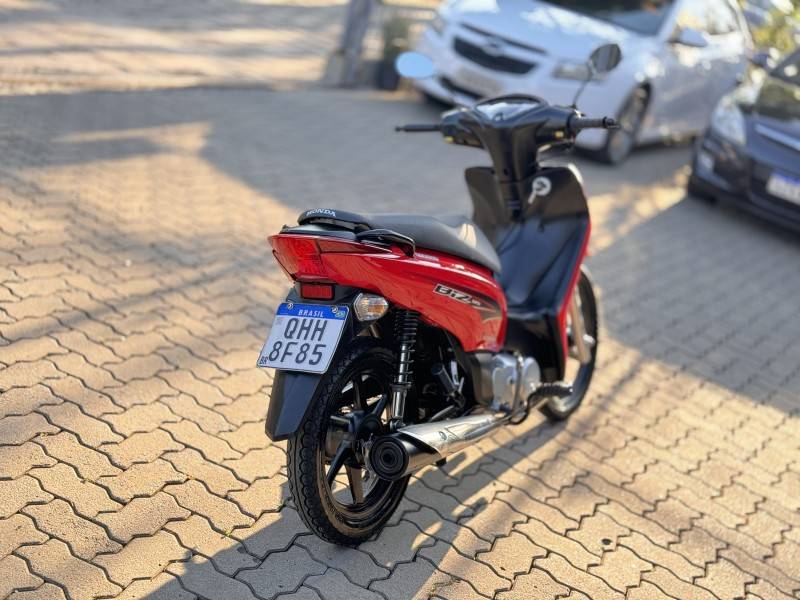 HONDA - BIZ 125 - 2015/2015 - Vermelha - R$ 13.300,00